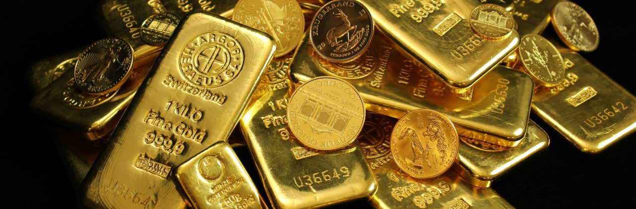 „Goldman Sachs“ pakoregavo aukso kainos prognozę metų pabaigai