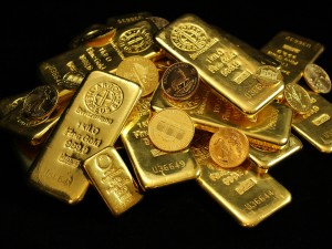 „Goldman Sachs“ pakoregavo aukso kainos prognozę metų pabaigai
