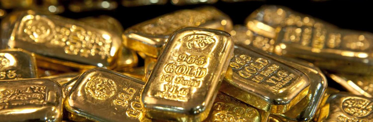 Gold Prices Remain Near Record Highs